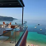 Veizi Hotel *