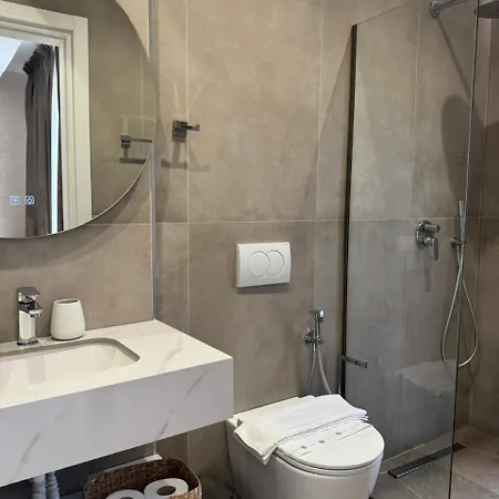 Veizi Hotel *