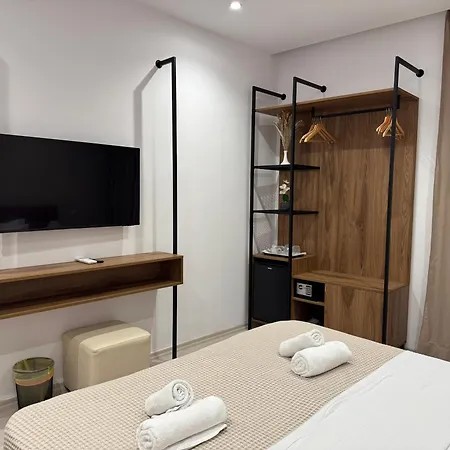 Veizi Hotel *