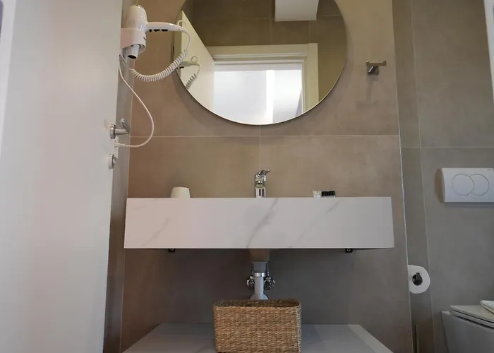 Veizi Hotel *