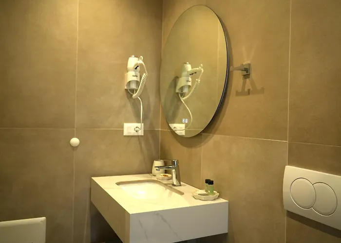 Veizi Hotel Himare