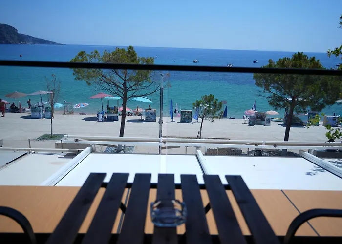 Veizi Hotel *