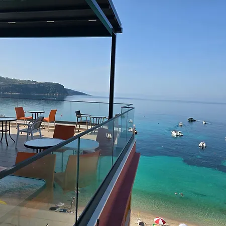 Veizi Hotel *