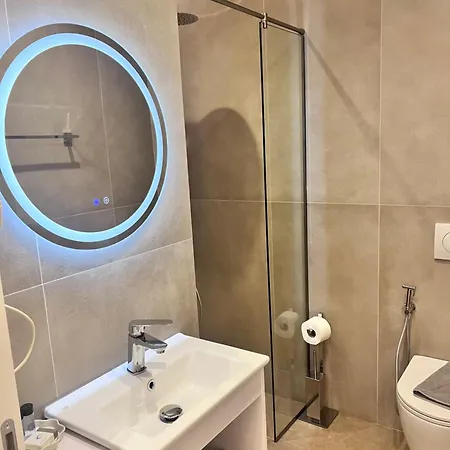 Veizi Hotel *