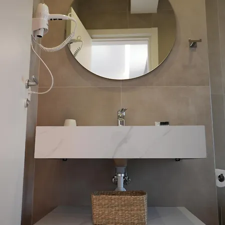 Veizi Hotel *