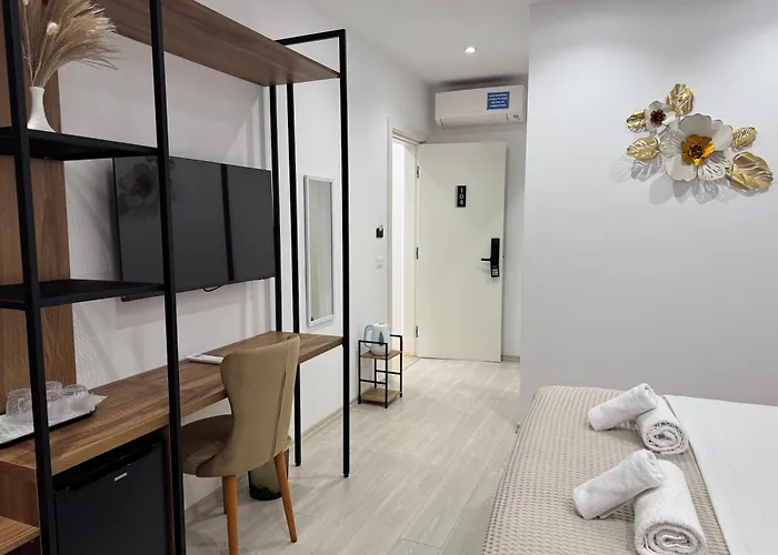 Otel Veizi *
